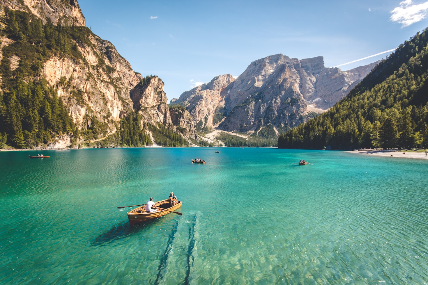 Discover the Wonders of the World with Travellyx